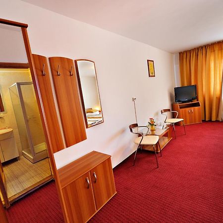 Motel Confort Floresti  Eksteriør bilde